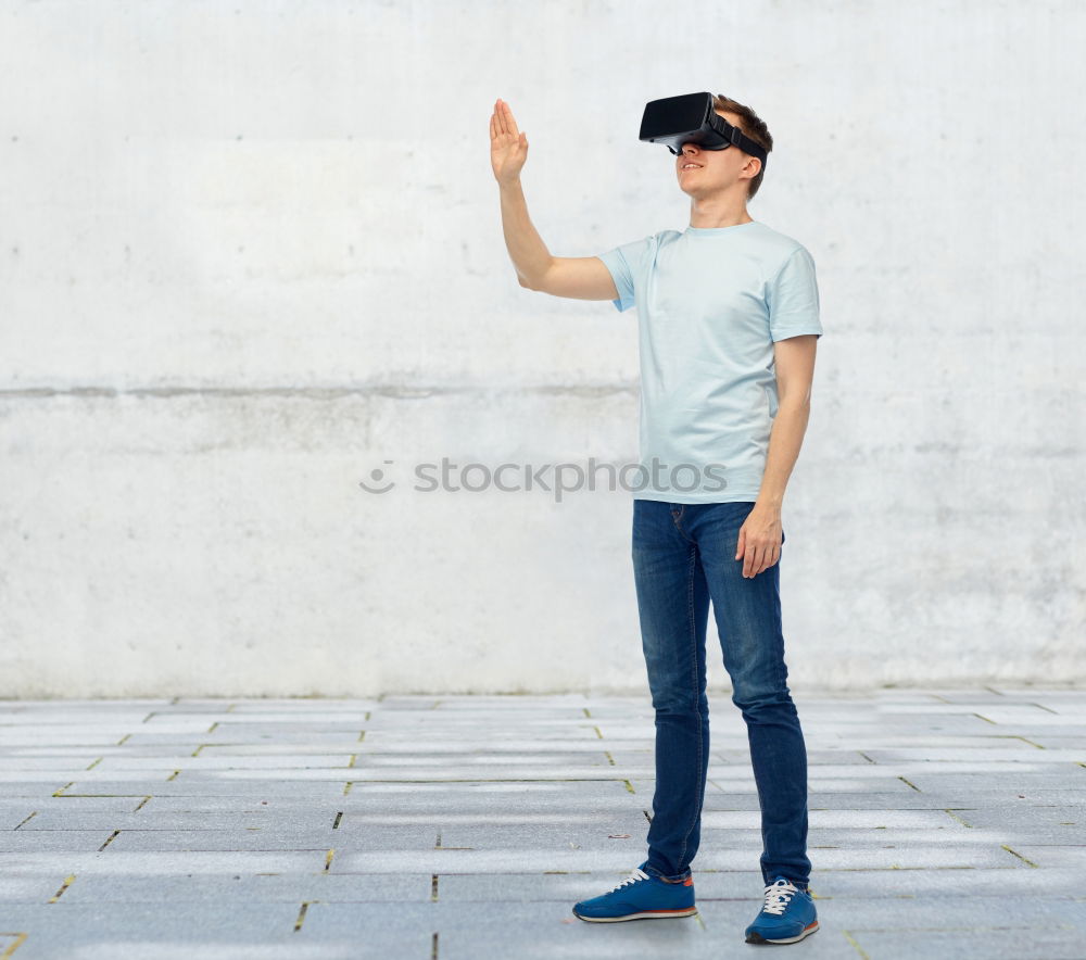 Similar – Foto Bild Ein Mann, der sich eine Virtual-Reality-Brille ansieht.