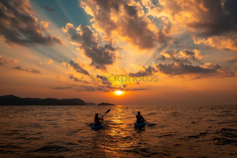 Similar – dem sonnenuntergang davonsogeln