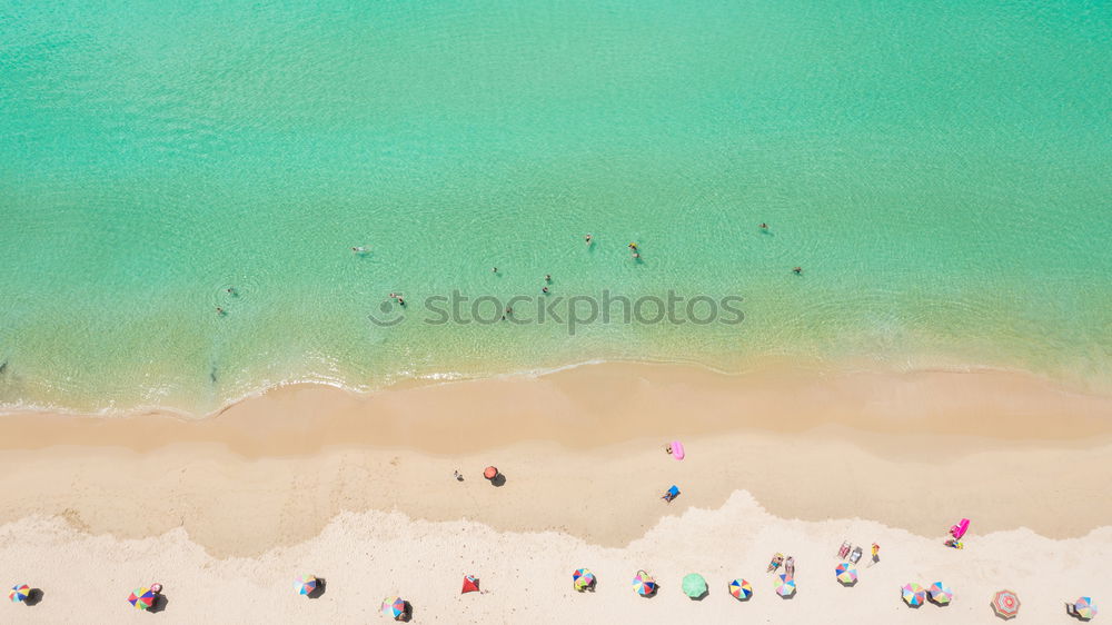 Similar – Foto Bild Luftballonaufnahme von Menschen, die Spaß und Entspannung am Costinesti-Strand in Rumänien am Schwarzen Meer haben.