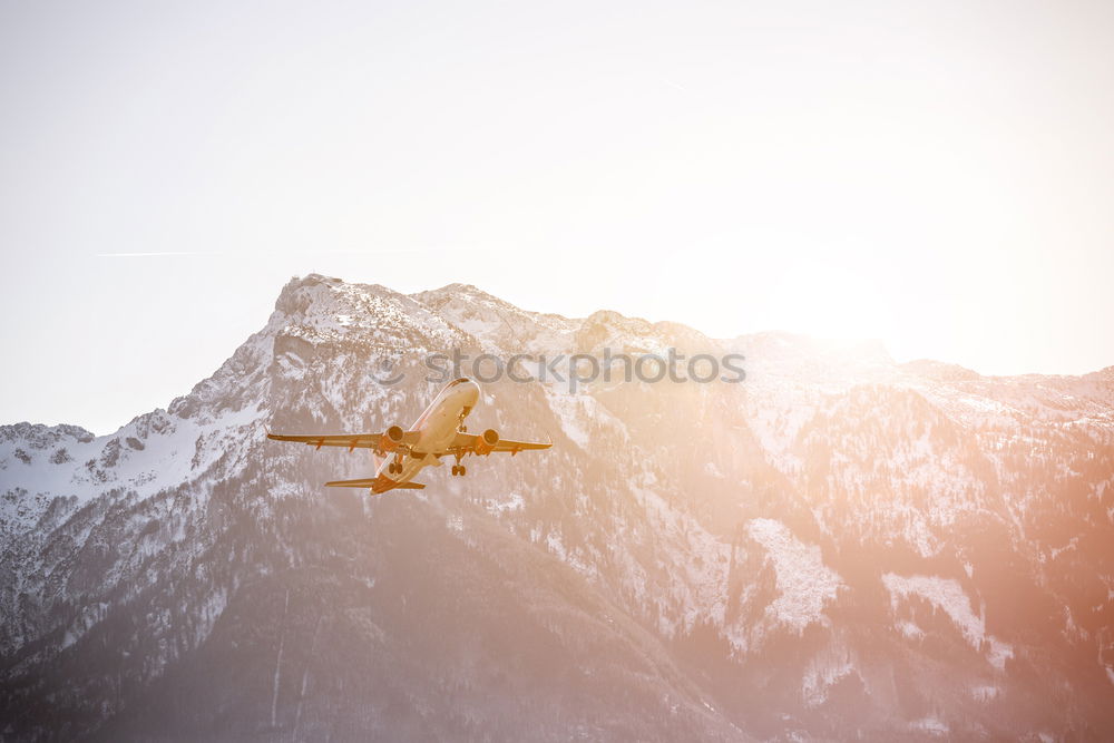 Similar – Landung Flugzeug Gleitflug