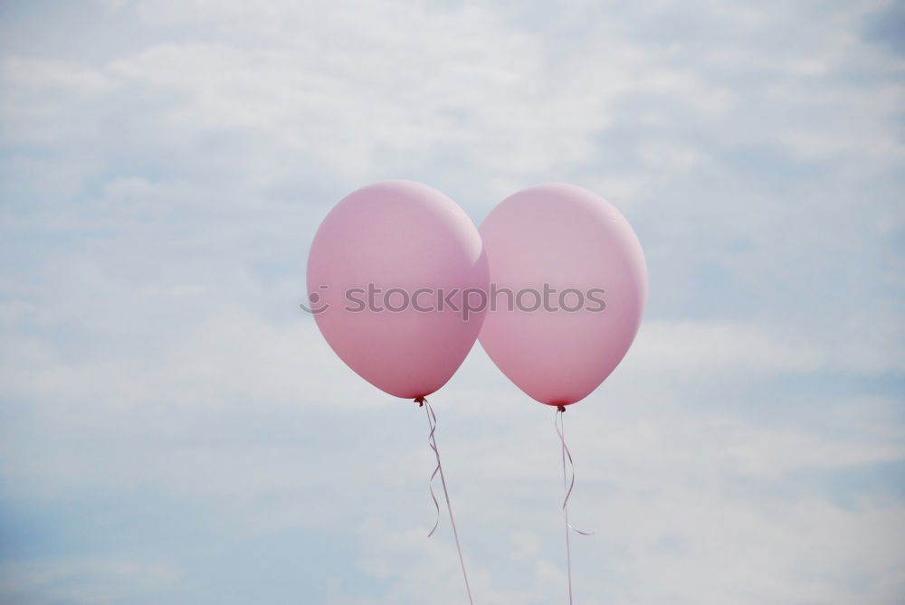 Similar – Zwei grüne und ein weißer Luftballon , die zum Himmel aufsteigen und das Bild verlassen