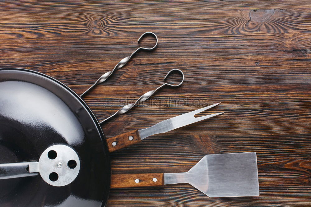 Cast iron black frying pan with kitchen iron shovel