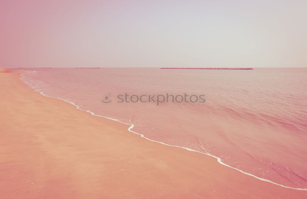 Polaroid zeigt Strand, Meer und Felsen