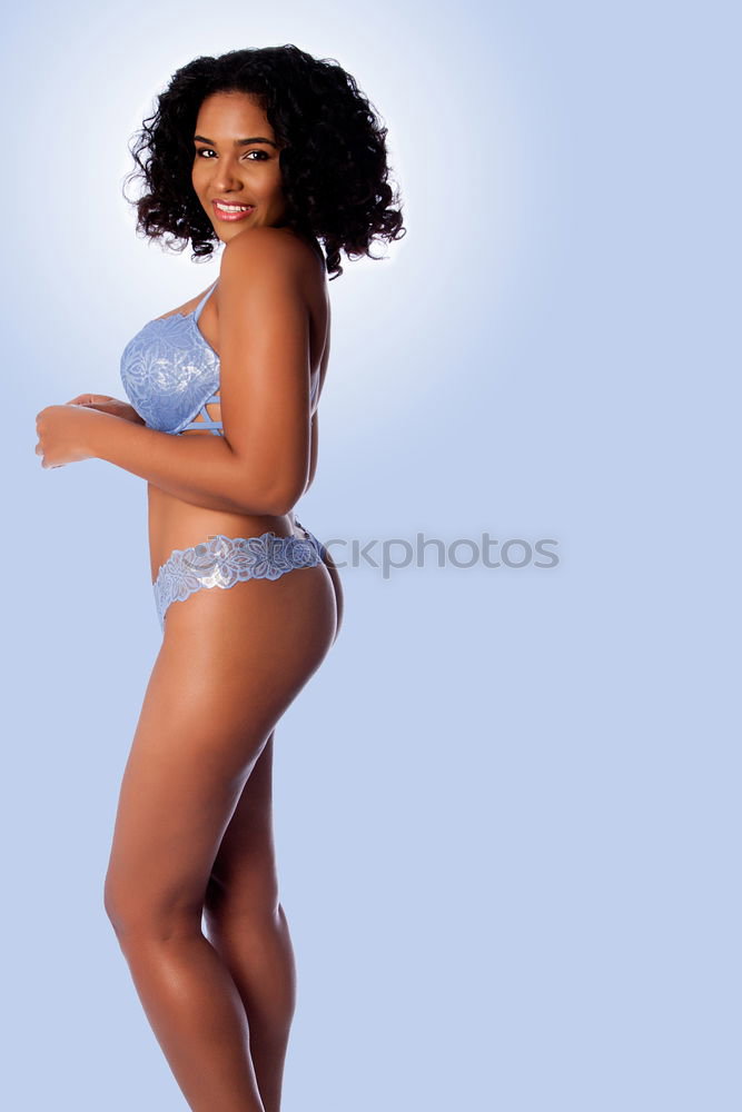 Foto Bild Attraktive glckliche mollige ethnische Frau in stilvollen  Dessous - Photocase