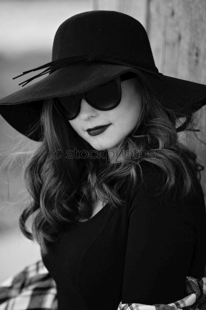 redhead woman with hat