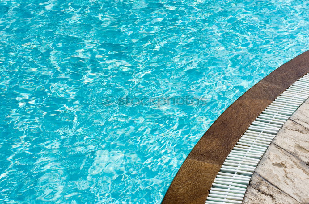 Similar – in the pool right next to it.