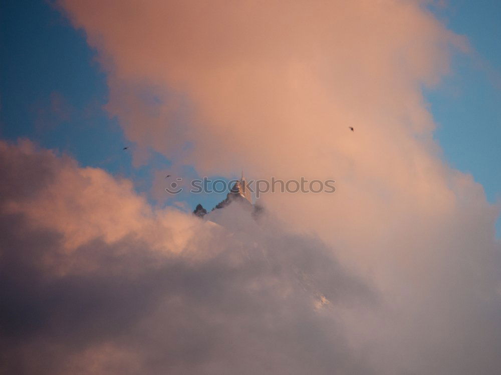 Similar – VERFOLGUNG Flugzeug Wolken