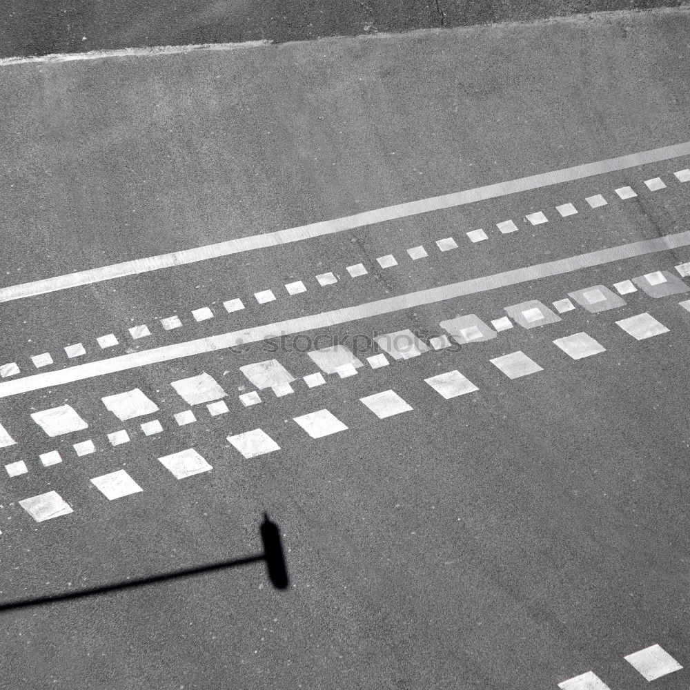 Similar – Todesfälle im Strassenverkehr