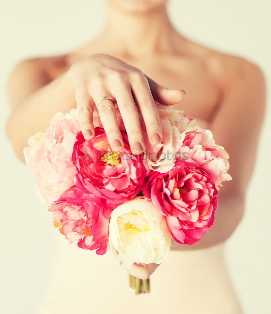 Young woman holding flowers in hand