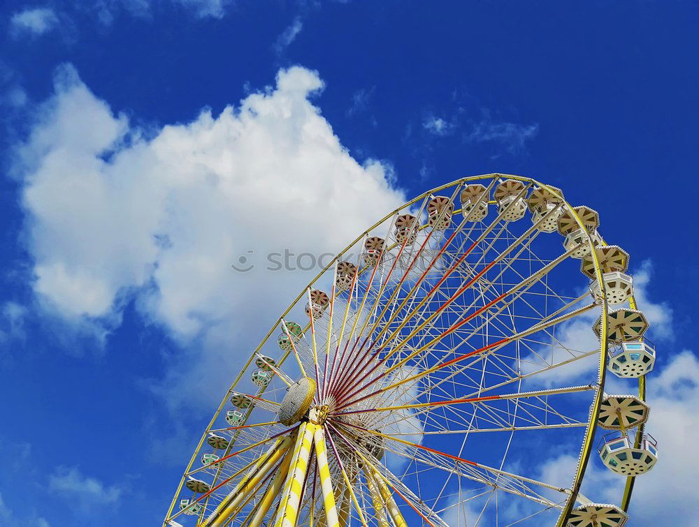 Similar – Der Blick hinauf zu einem Riesenrad mit blauem Himmel dahinter.