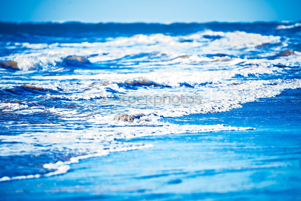 Similar – Foto Bild kleines Mädchen zum Meer