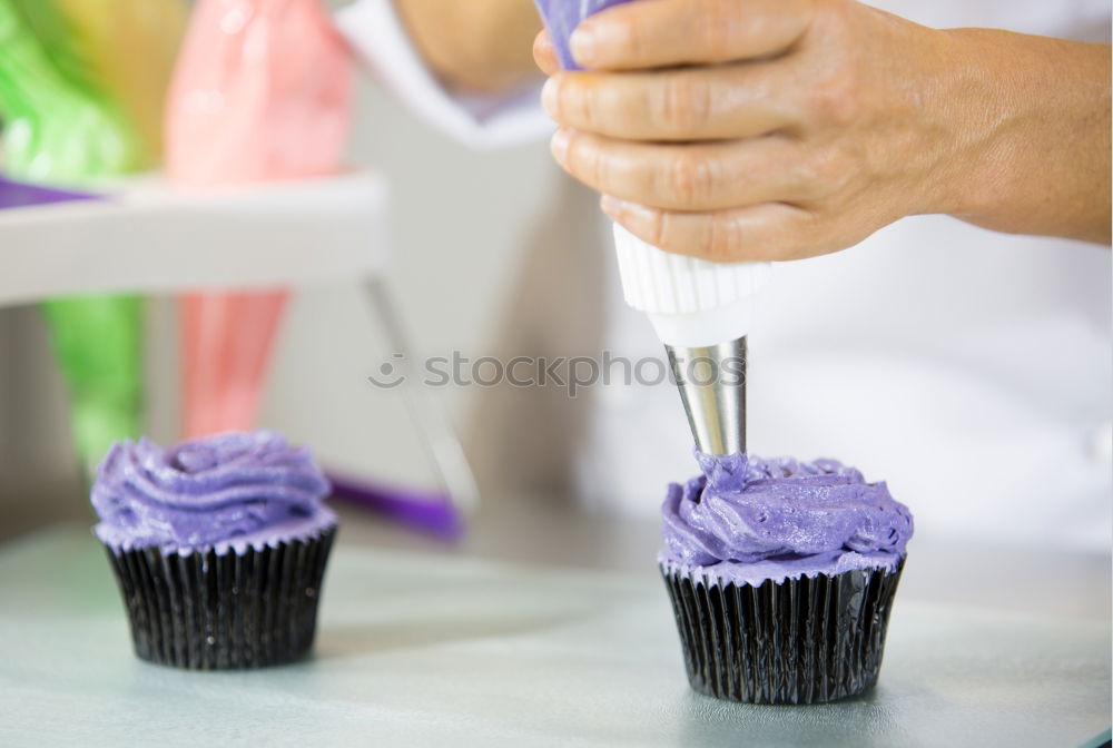 Making cupcake Baking Box