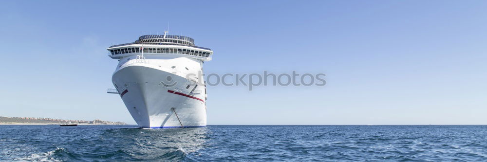 Big white cruise ship. Synny day.