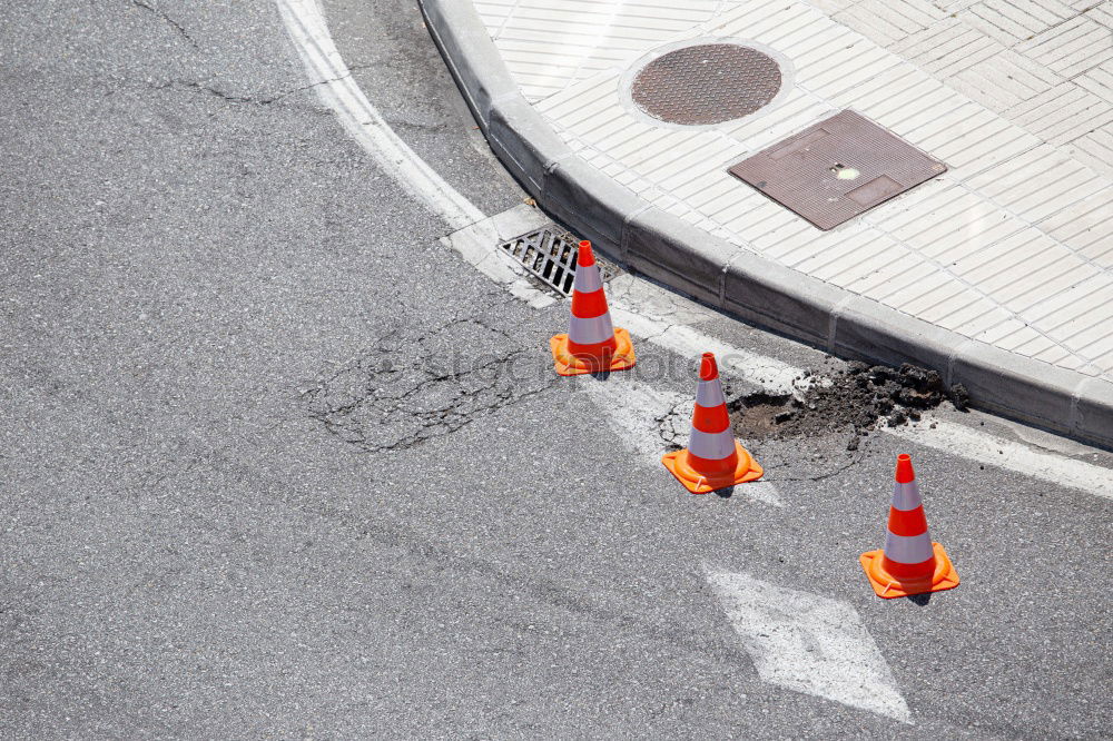 Similar – links lang Verkehr