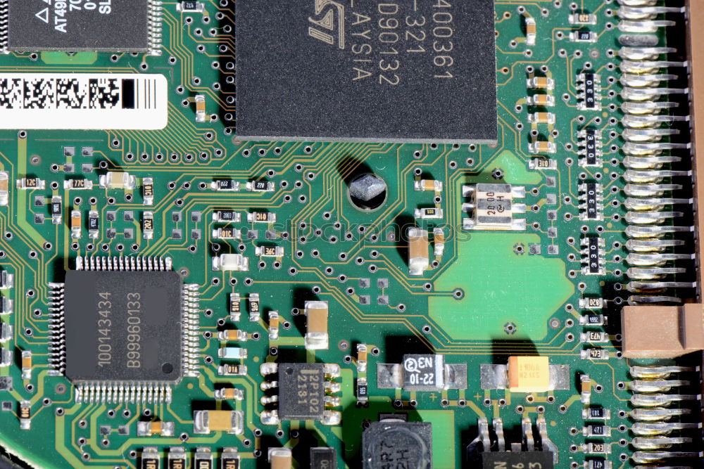 Similar – Foto Bild Computer motherboard mit elektronischen Bauelementen. Platine, Leiterplatte, Magnete. Informationsingenieurswesen. Alte Elektronische Computerhardware Technologie.