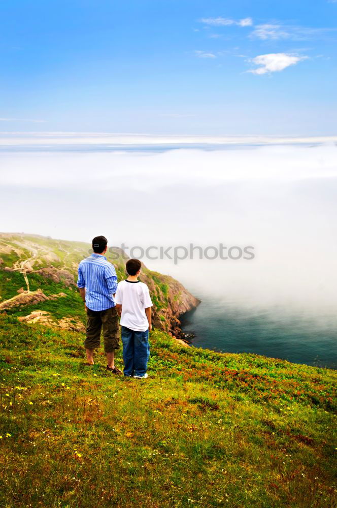 Couple sitting on a mountain with wide horizon