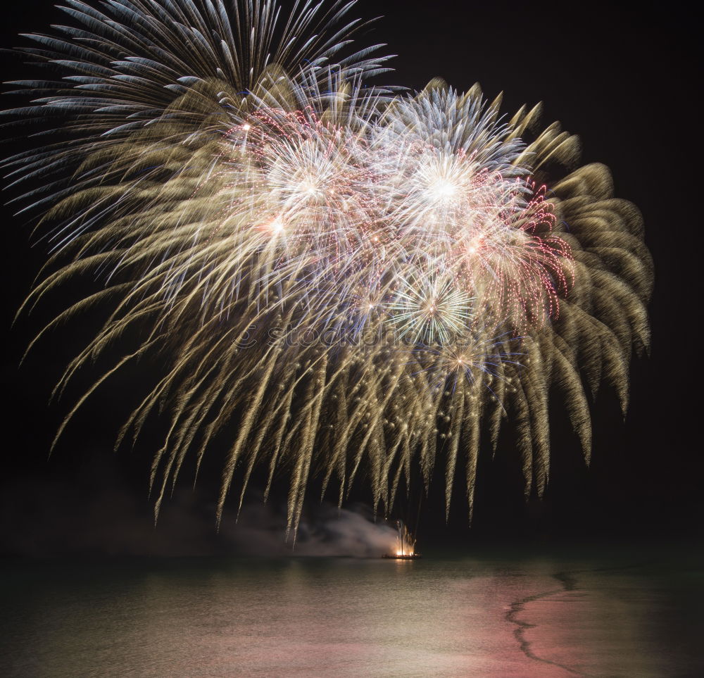 Similar – Foto Bild Menschenmenge beim Zuschauen von Feuerwerk