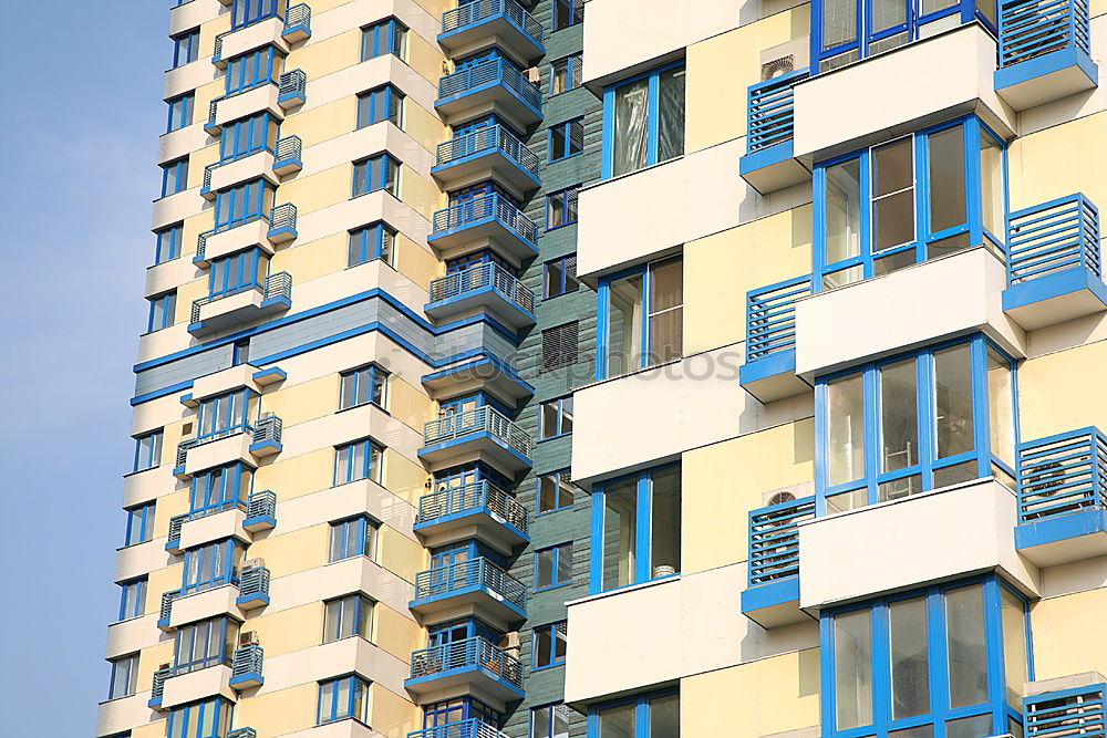 I SEE FACES Haus Hochhaus