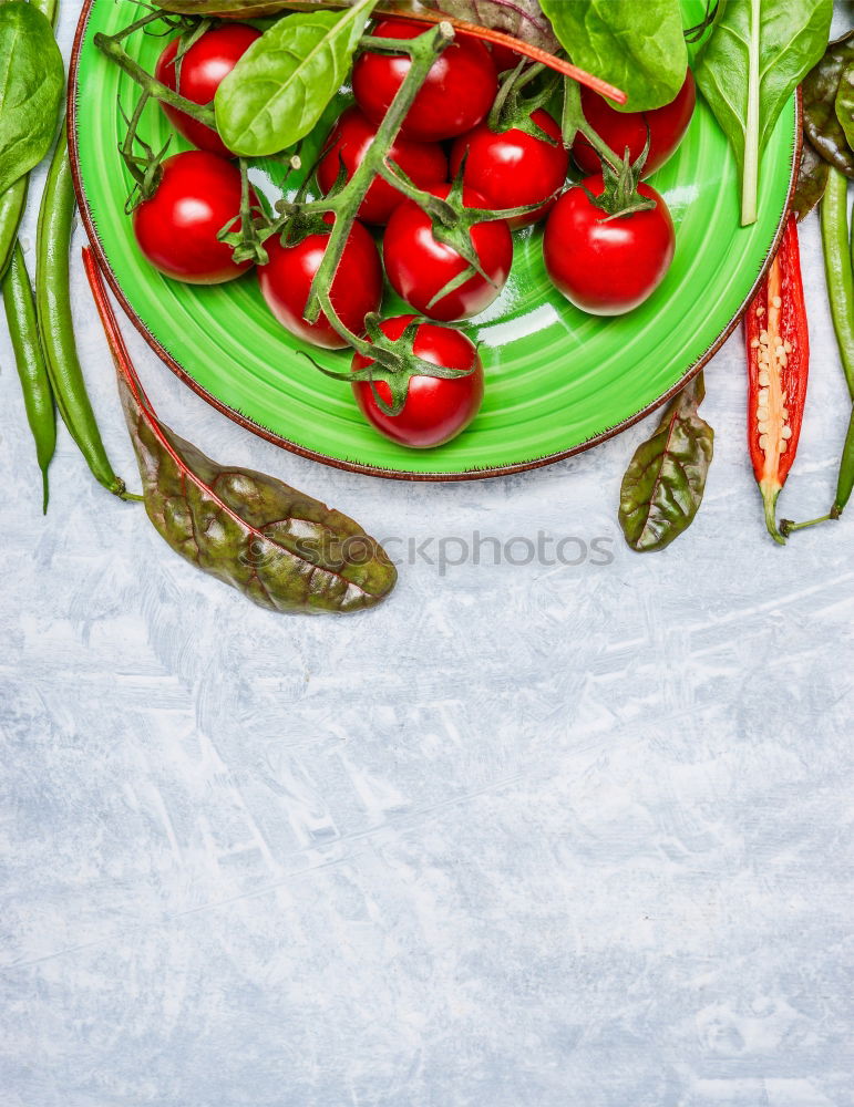 Fresh tomatoes in a green plate