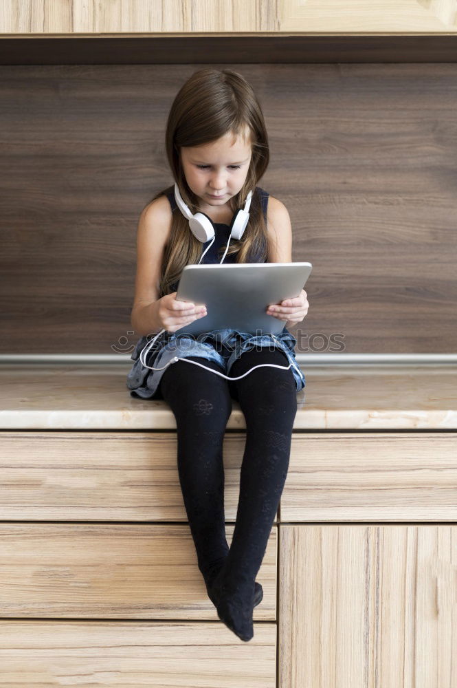 Similar – Foto Bild lustig glücklich 9 Jahre altes Kind Mädchen in der Bibliothek sitzend