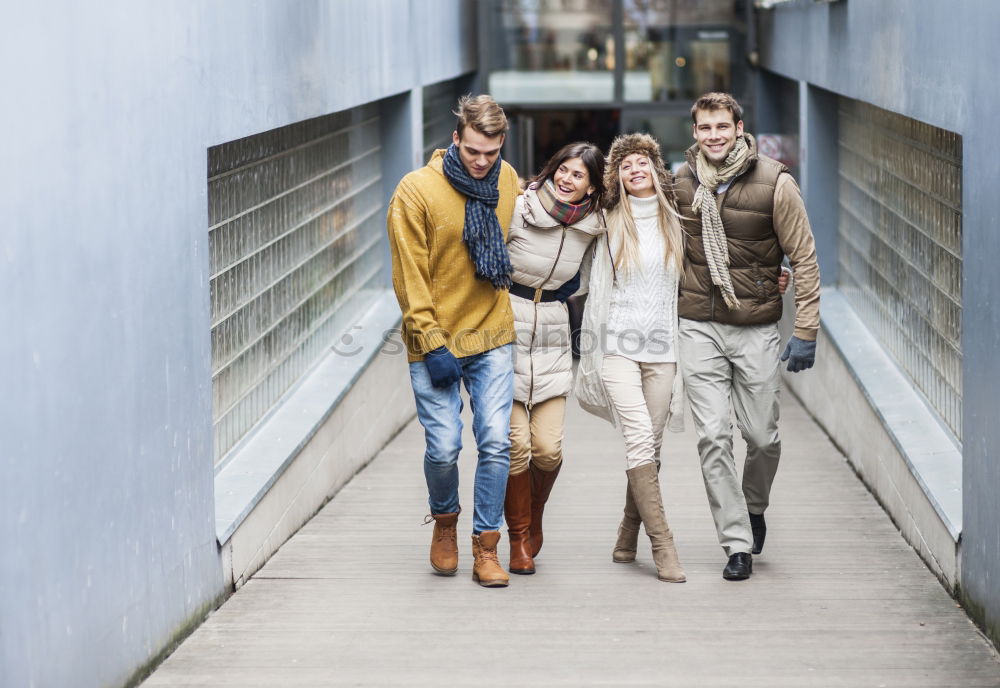 Similar – Multiethnische Gruppe junge Leute, die Spaß zusammen draußen haben