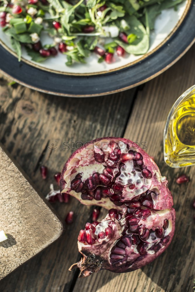 Green salad with pomegranate, manna croup, onion