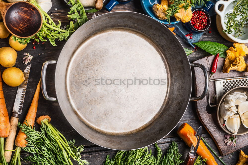 Similar – Leerer Kochtopf und Gemüse Zutaten fürs Kochen