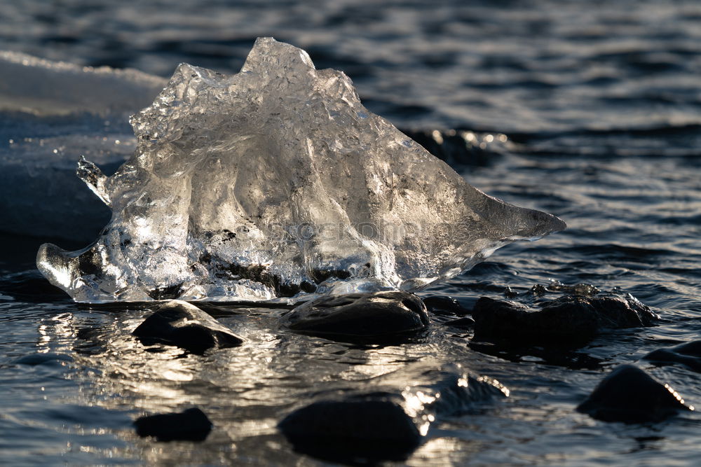 cracking the ice Insel