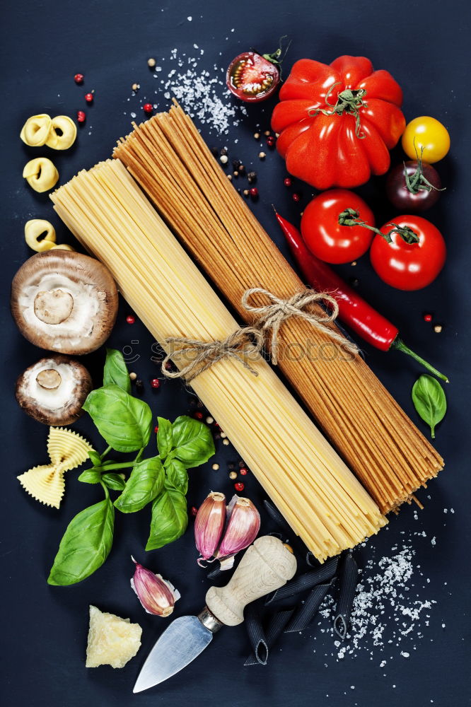 Artisan italian spaghetti, tomatoes and herbs