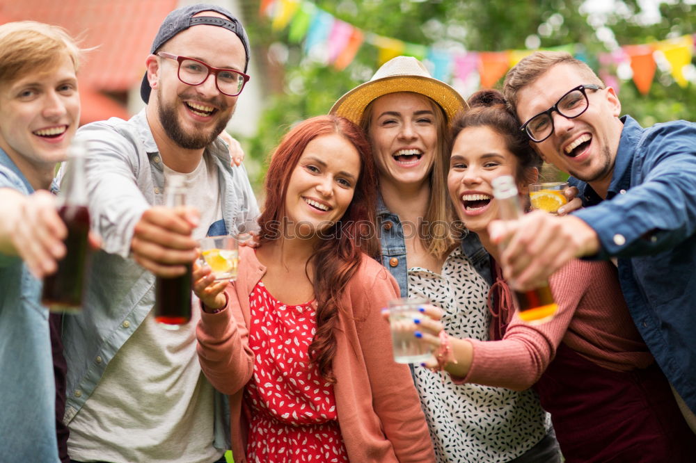 Similar – Foto Bild Freundinnen in traditioneller bayerischer Kleidung Dirndl oder Tracht mit Schenk mir dein Herz, Du bist die beste auf Lebkuchenherz auf dem Oktoberfest geschrieben