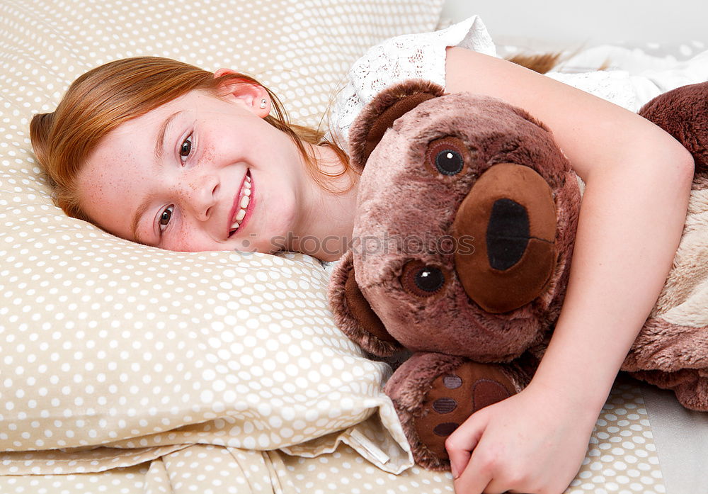 Similar – Kleines Mädchen liegt in einem Bett mit Teddybär am Morgen. Glücklicher Morgen. Schlafenszeit. Wochenendmorgen