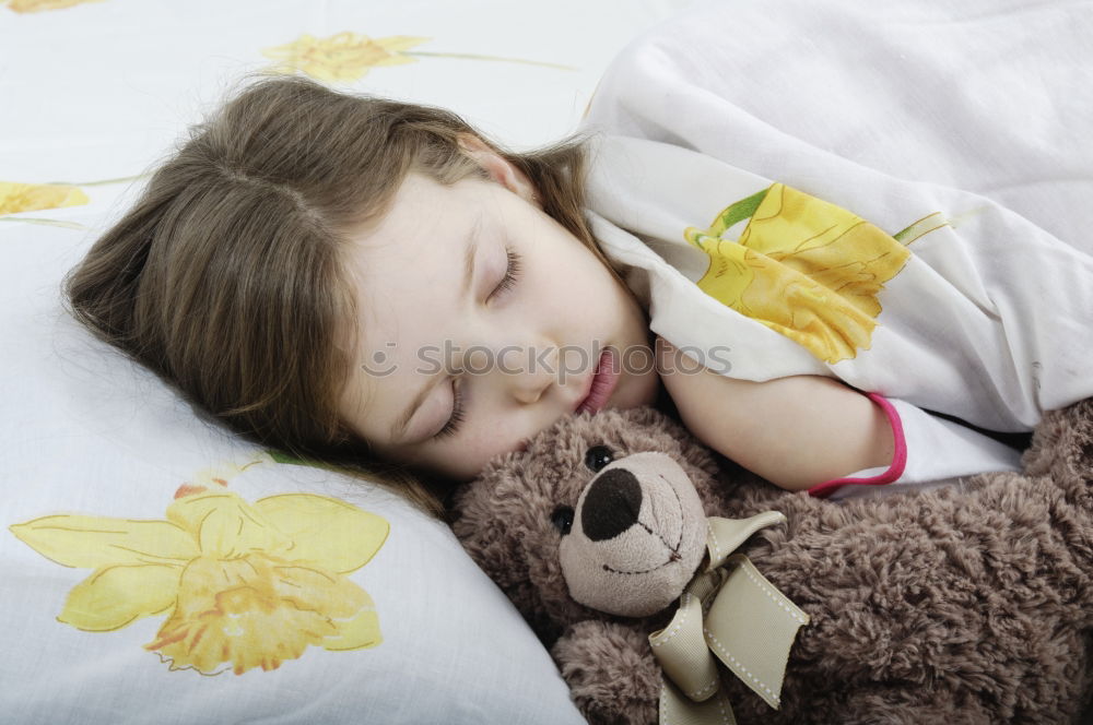 Similar – Kleines Mädchen liegt in einem Bett mit Teddybär am Morgen. Glücklicher Morgen. Schlafenszeit. Wochenendmorgen