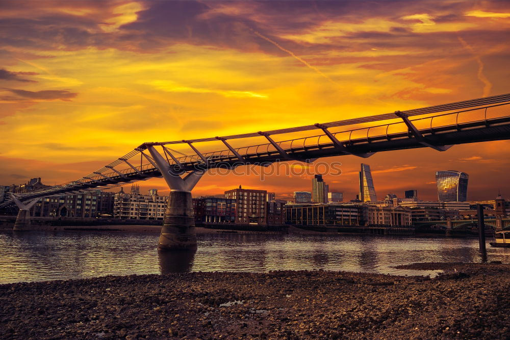 london bridge London Red