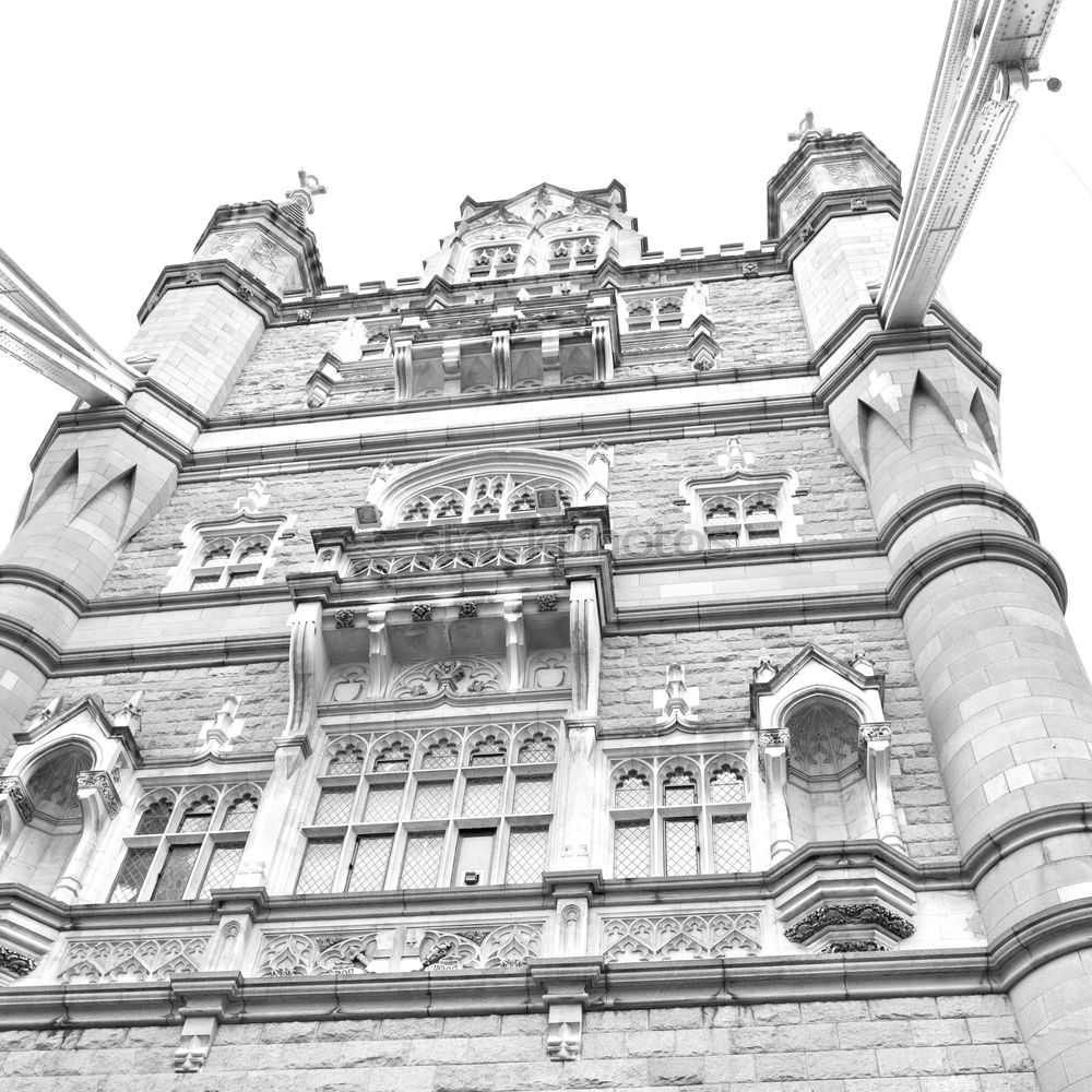 Tower Bridge lends Sky