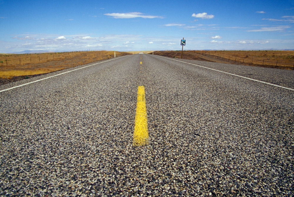 Similar – Fahrbahnmarkierungen eines amerikanischen Highways aus nächster Nähe an einem sonnigen Tag mit blauem Himmel.