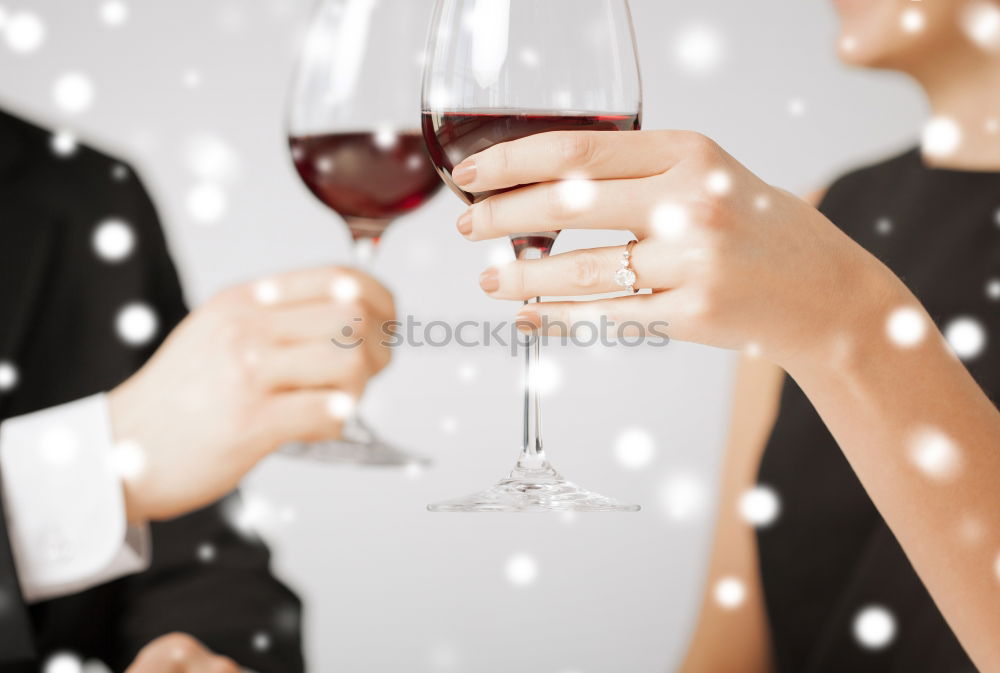 Similar – Foto Bild Schöne Frauenhände halten Gläser mit Champagner oder Rosenwein. Nahaufnahme. Frauen stoßen mit Gläsern an. Neujahrsfeier, Veranstaltung oder Party. Weichzeichner. Menschliche Hände. Vertikale Aufnahme