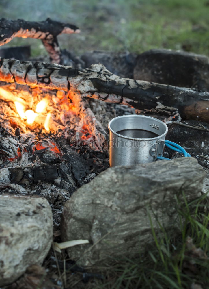 Making coffee on campfire