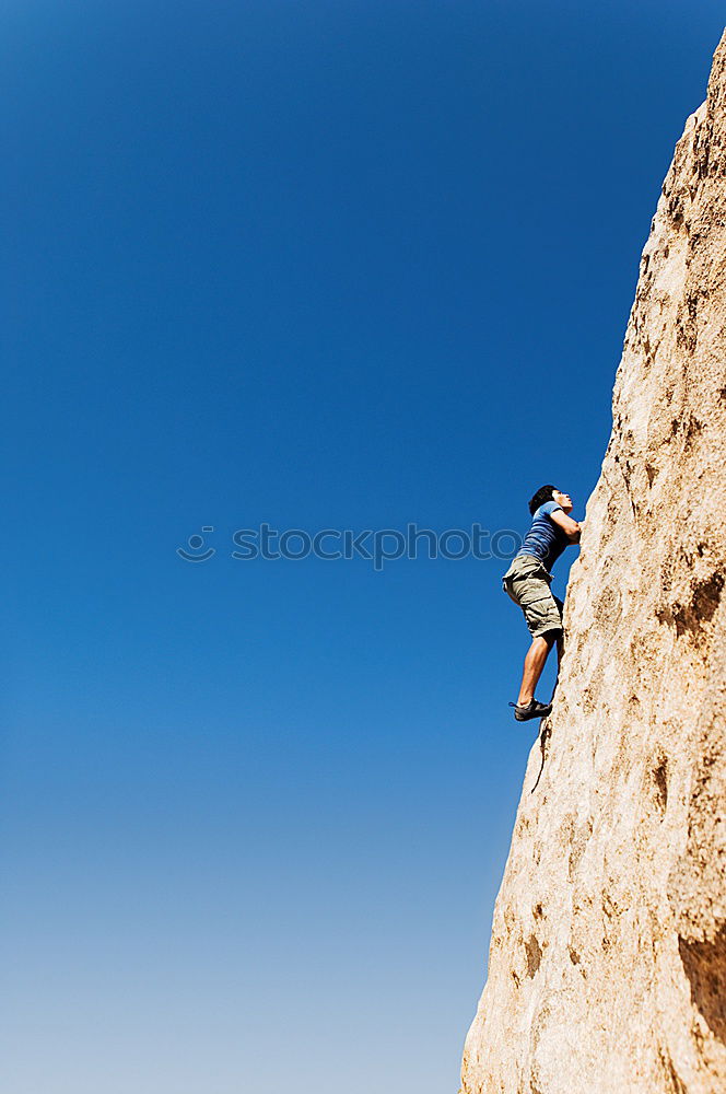 Klettergruppe in Schwierigkeiten.