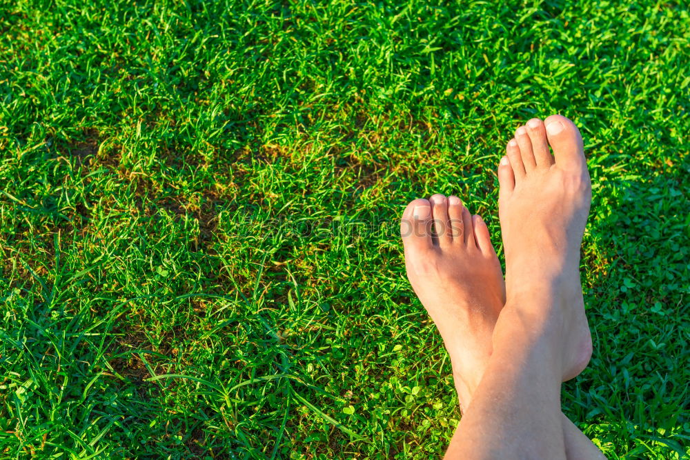 Green feet Stride Toes