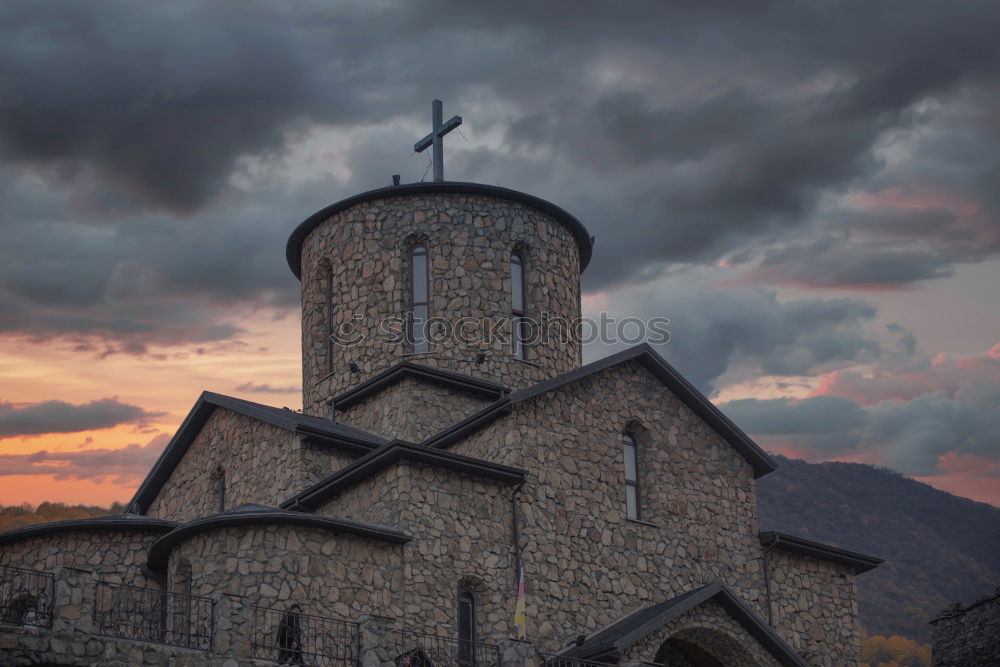 Foto Bild …halbe Kirche… Natur