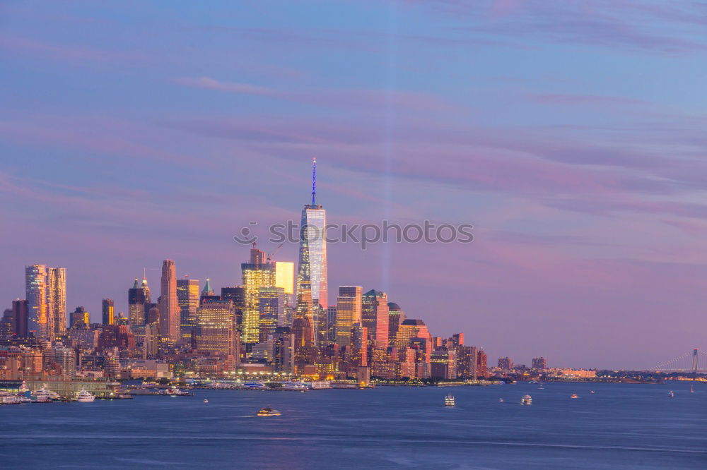 WTC 1 in New York with skyline