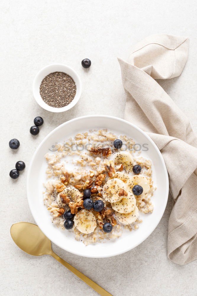 Porridge with fresh fruits