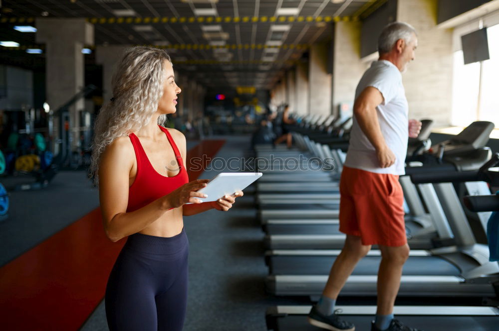 Similar – Konzentriertes Training von Muskelmännern im Sportverein