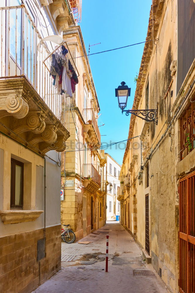 Alley in Syracuse Italy