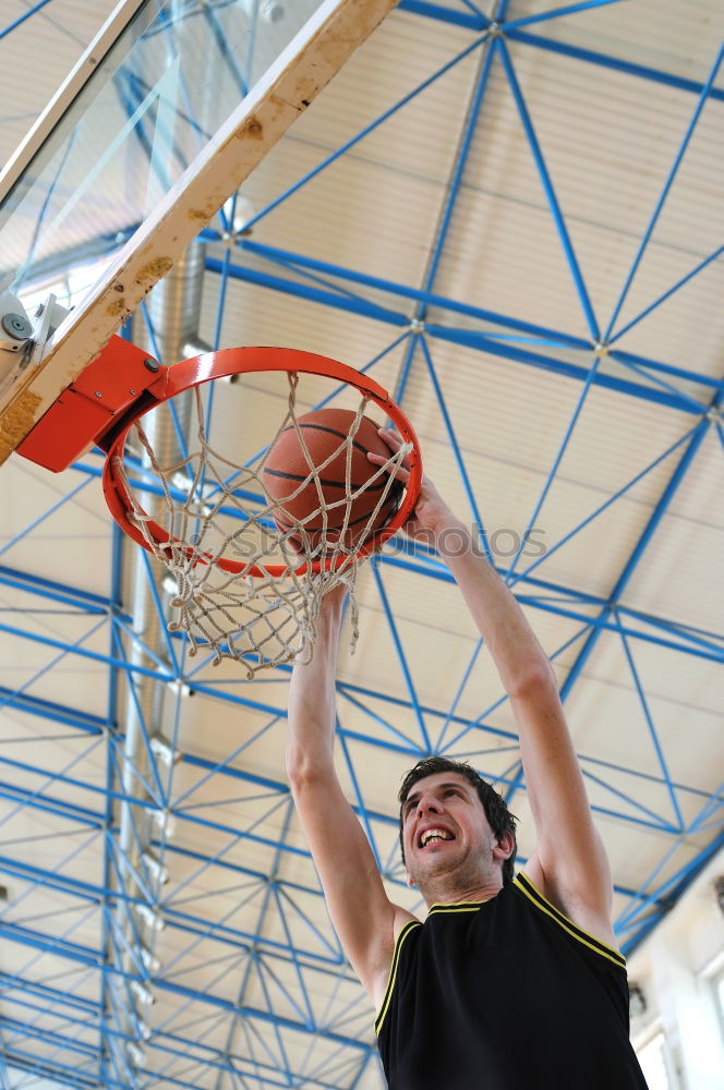 Similar – Dieses hinreißende Model weiß, wie man dunkt. Basketball ist nichts im Vergleich zu ihrem Sprung, ihrem Latexkleid und ihren herrlichen langen Beinen. So macht man das bei osteuropäischen Sportveranstaltungen. Tu es einfach!