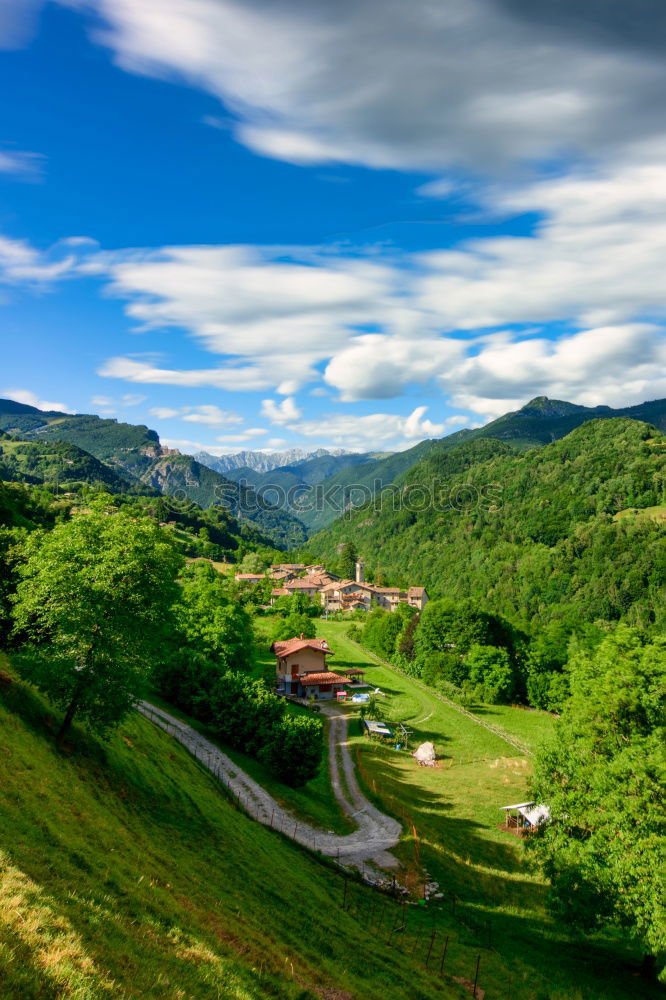 Foto Bild Bergdorf Guarda in Graubünden