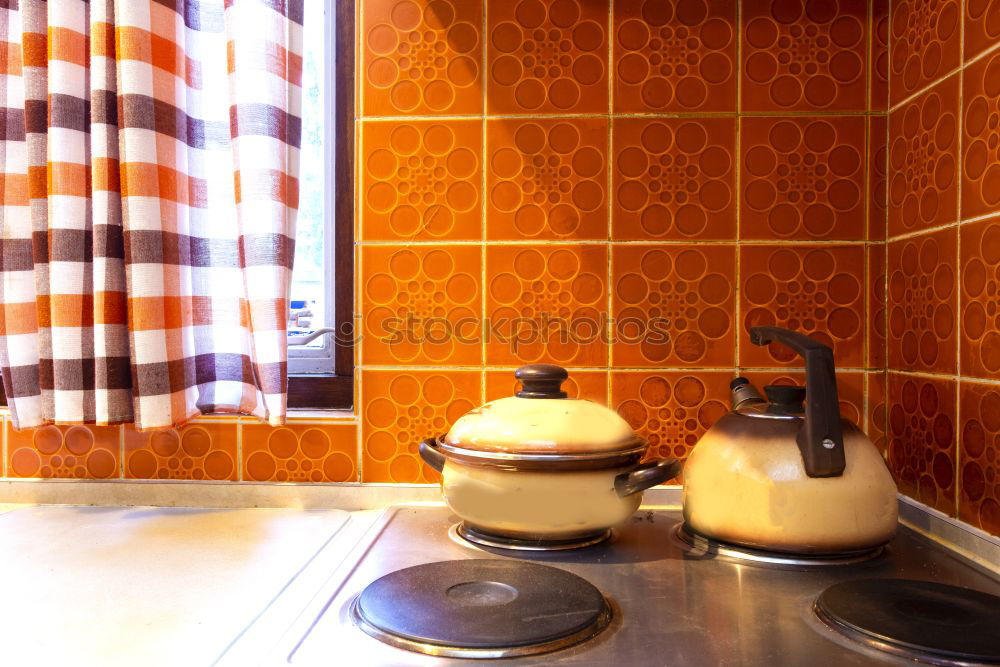 Vintage retro kitchen with orange pattern tiles, american retro kitchen home interior design 70’s style