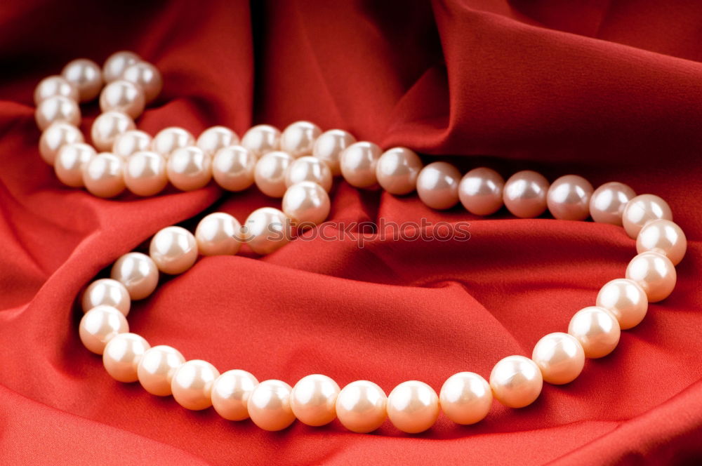 pirate carnival pearl necklace