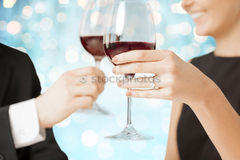 Similar – Foto Bild Schöne Frauenhände halten Gläser mit Champagner oder Rosenwein. Nahaufnahme. Frauen stoßen mit Gläsern an. Neujahrsfeier, Veranstaltung oder Party. Weichzeichner. Menschliche Hände. Vertikale Aufnahme