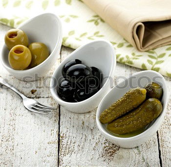 Olives with chillies and garlic